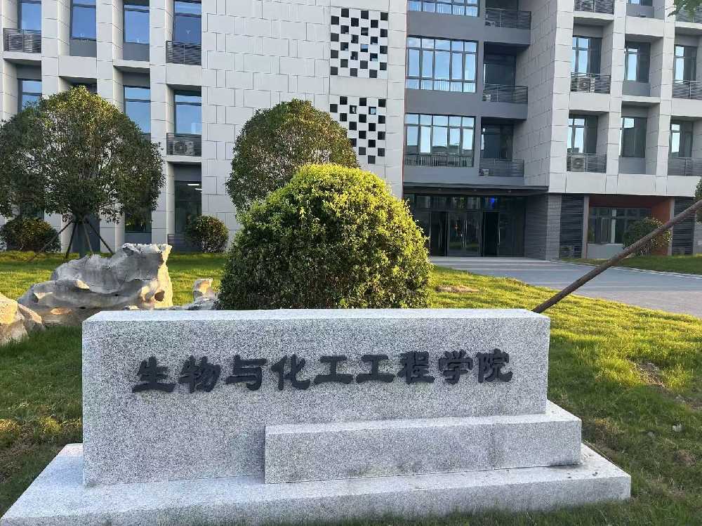 金林区扬州职业大学体育场高杆灯项目